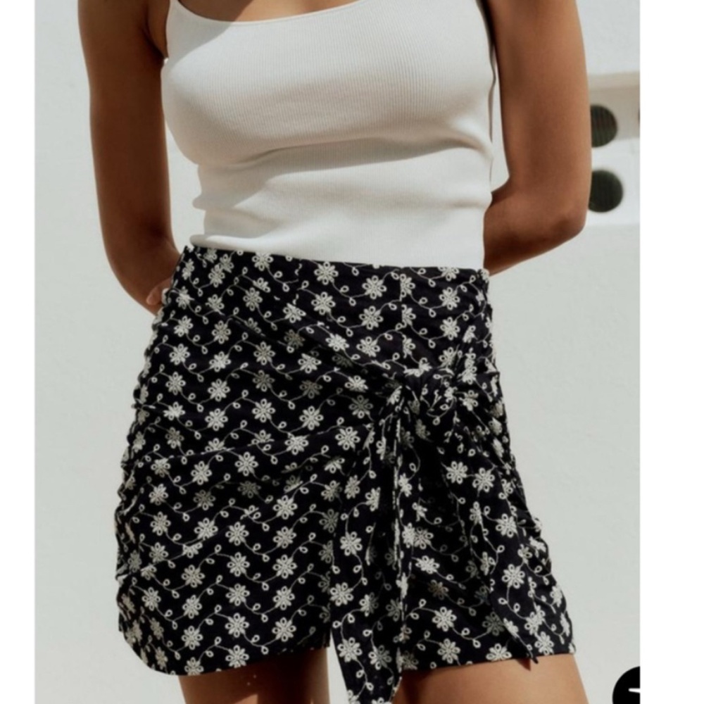 Zara Black and White Floral Skort